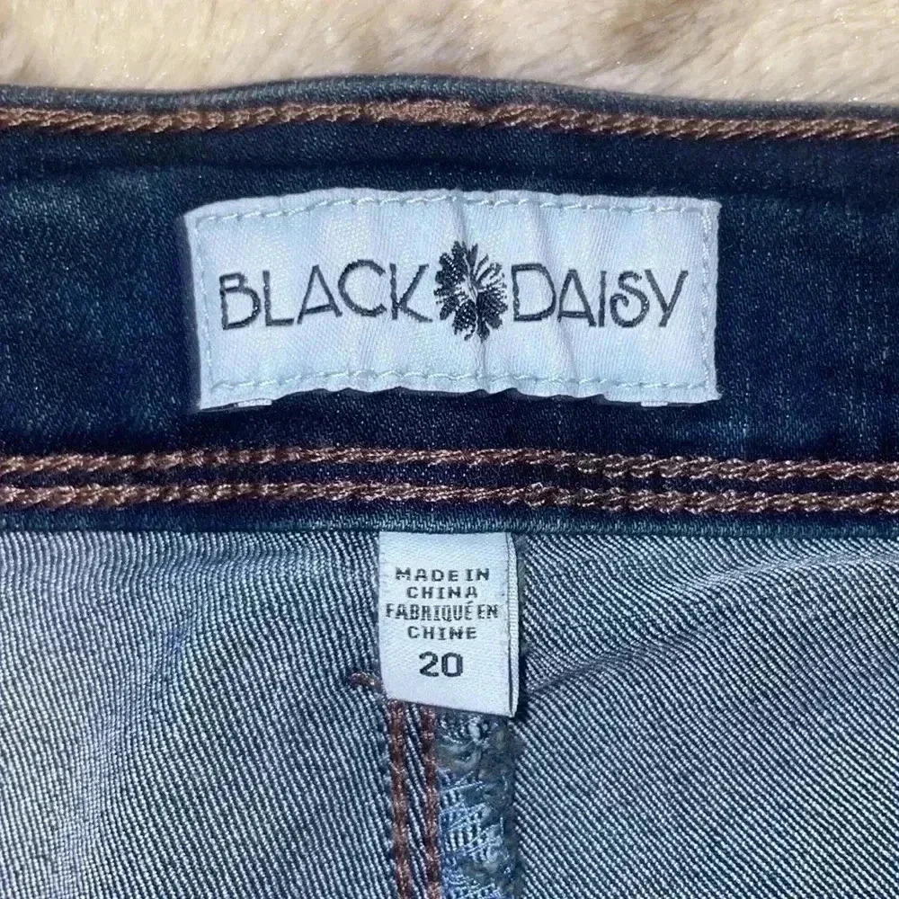 NWT Black Daisy Jeans - Picture 4 of 5